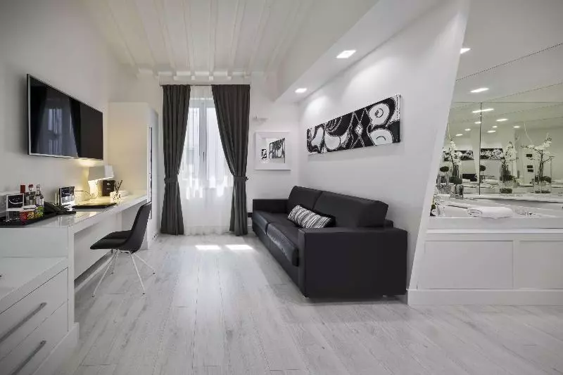 Lhp Hotel River & Spa