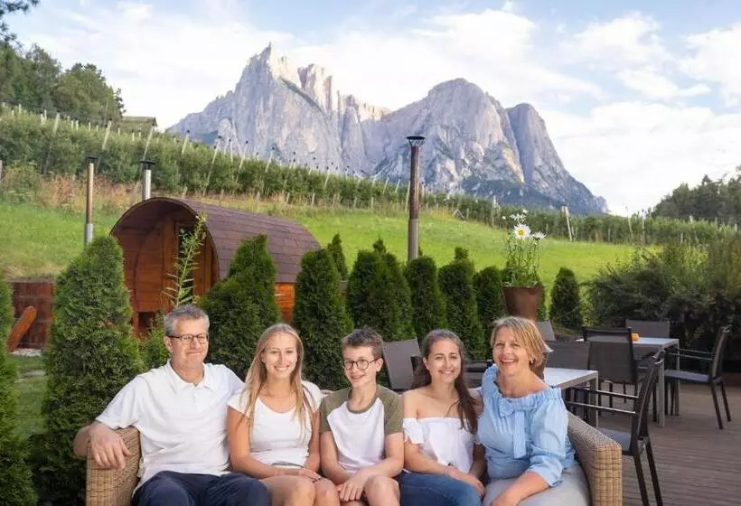 Solaia Hotel & Guesthouse