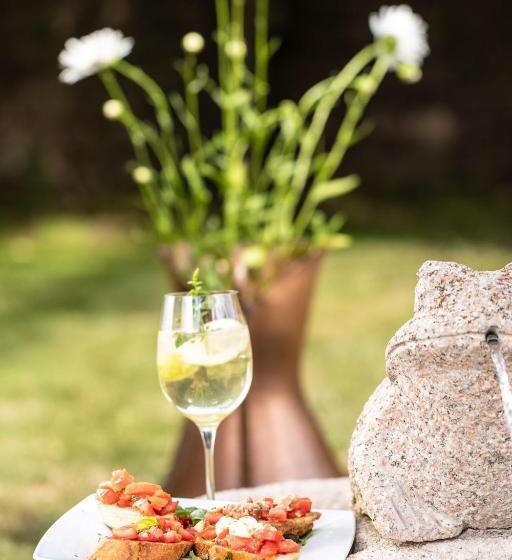 Solaia Hotel & Guesthouse