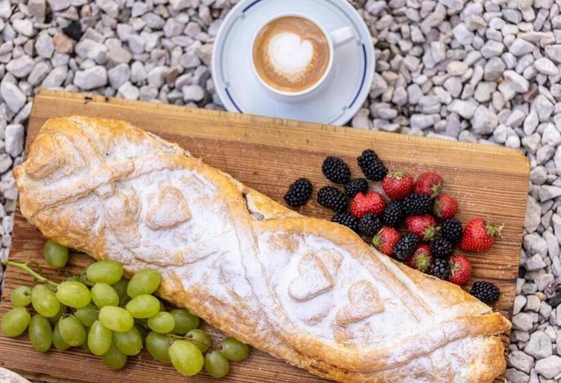 Solaia Hotel & Guesthouse