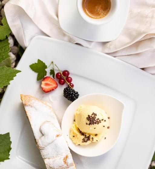 Solaia Hotel & Guesthouse