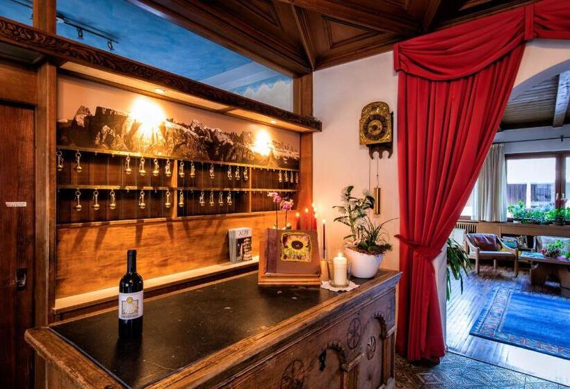 Solaia Hotel & Guesthouse