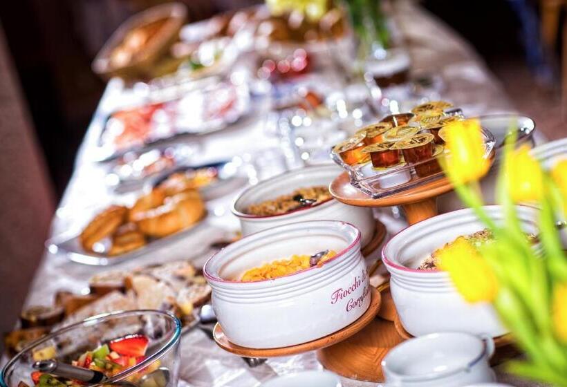 Solaia Hotel & Guesthouse