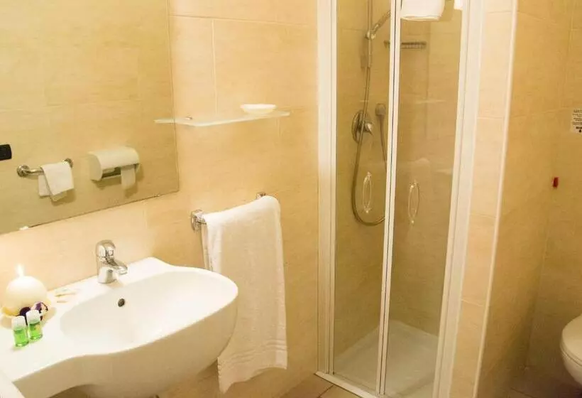 ホテル Lo Scoiattolo Piedmont Bike