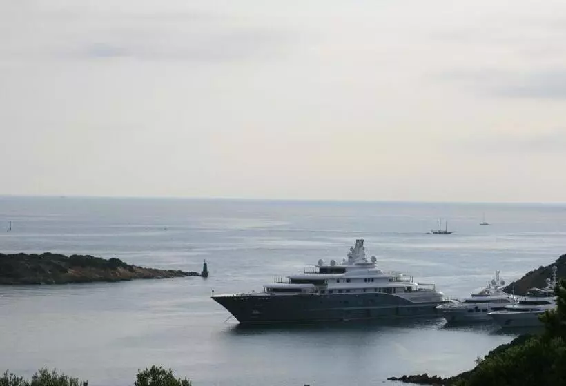 هتل Luci Di La Muntagna