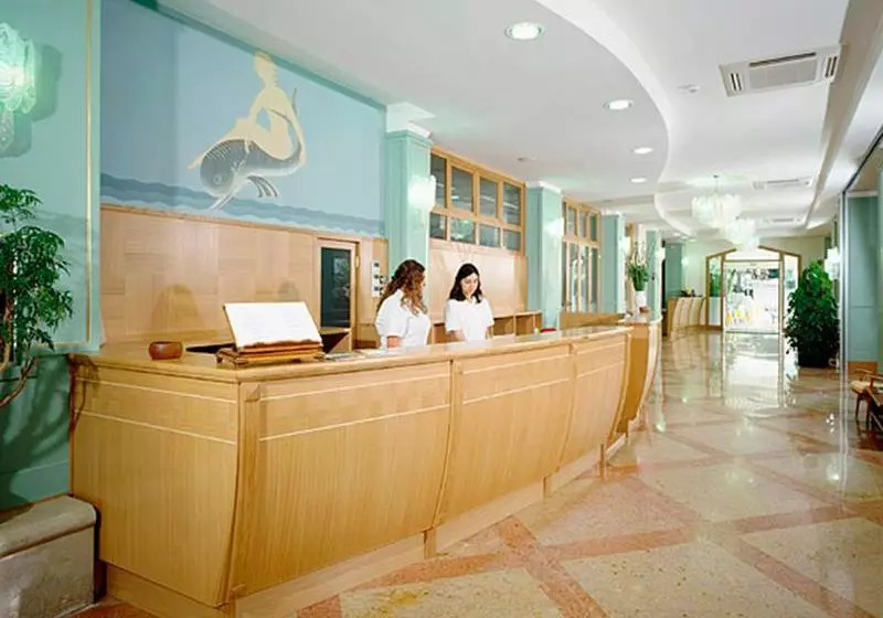 هتل Vienna Touring