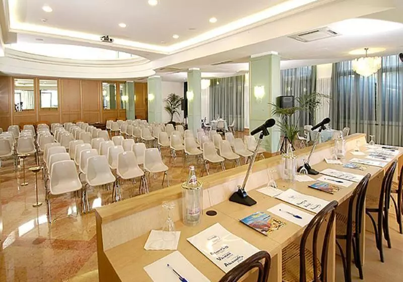 هتل Vienna Touring