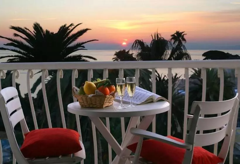 Резиденция Savoia Apartments