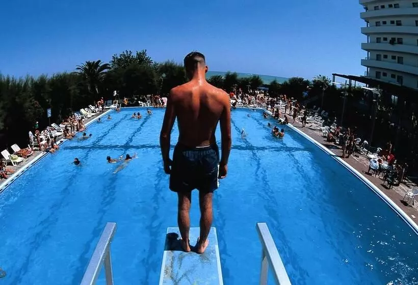 Hotelli Serena Majestic