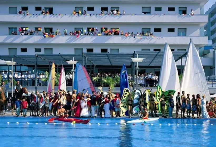 Hotelli Serena Majestic