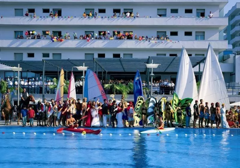 Hotelli Serena Majestic