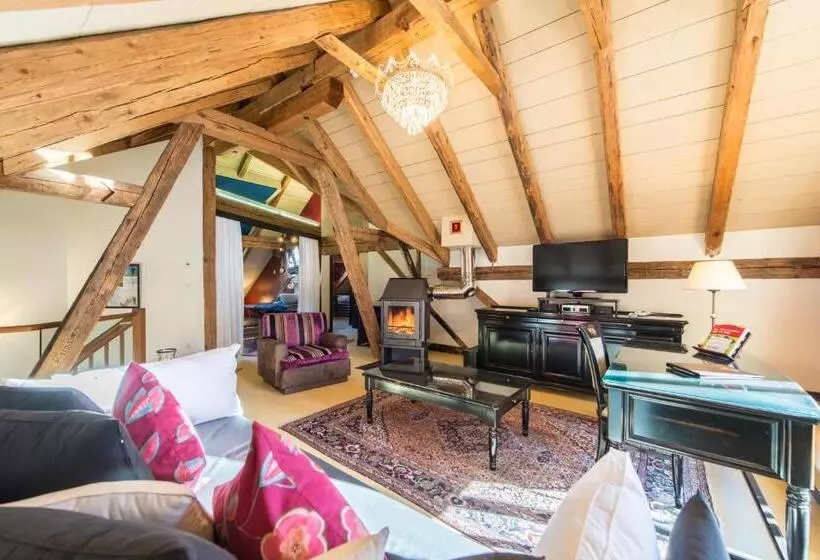 בית מלון כפרי Adler Suite & Stube