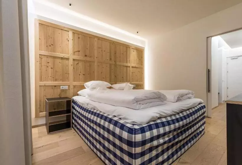 בית מלון כפרי Adler Suite & Stube