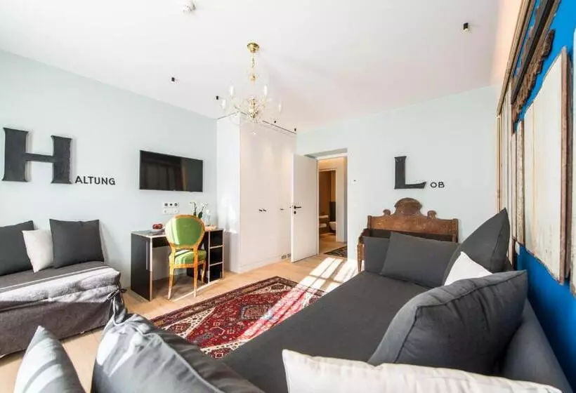 בית מלון כפרי Adler Suite & Stube