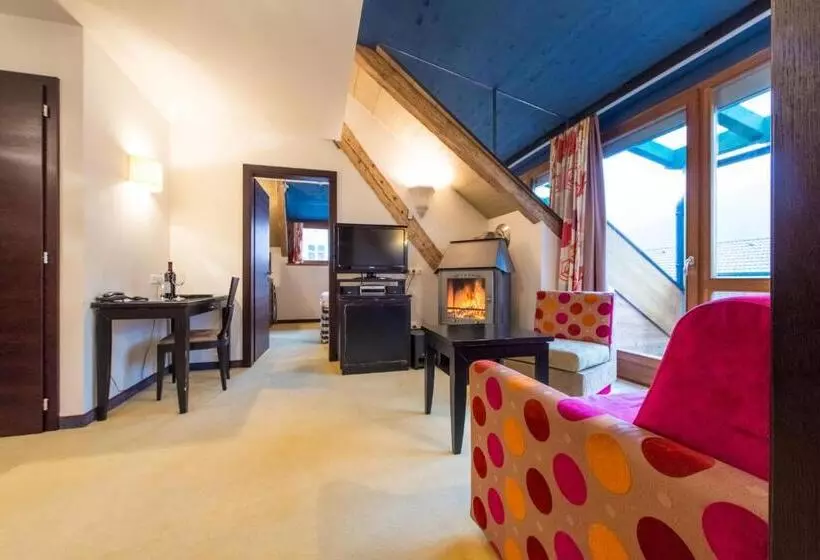 בית מלון כפרי Adler Suite & Stube