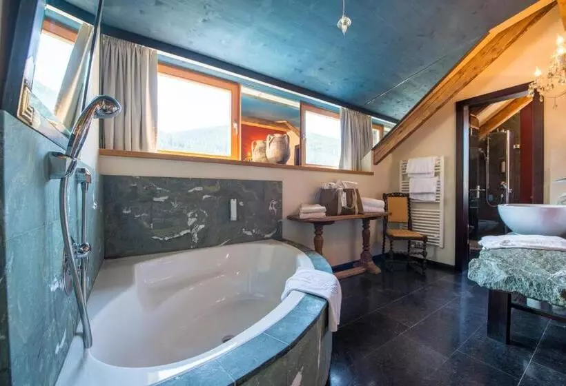 בית מלון כפרי Adler Suite & Stube