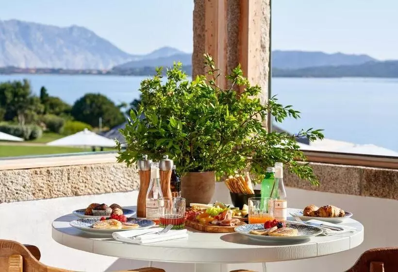 Отель Due Lune Puntaldia Resort & Golf