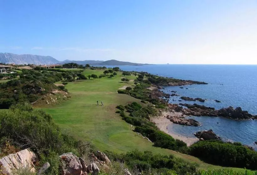 Отель Due Lune Puntaldia Resort & Golf