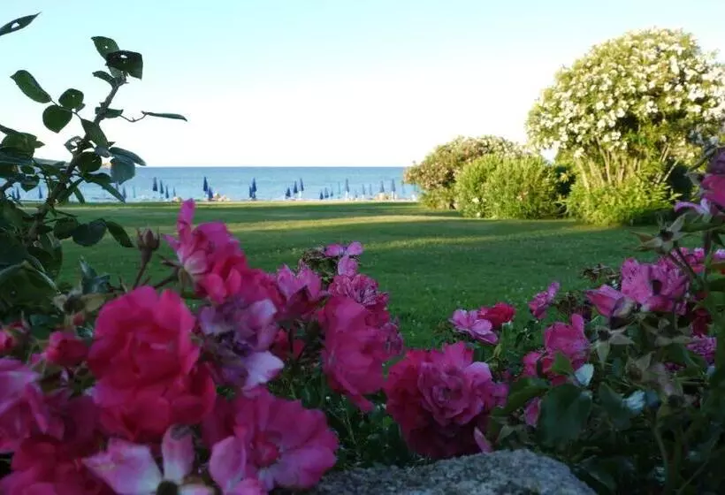 Отель Due Lune Puntaldia Resort & Golf