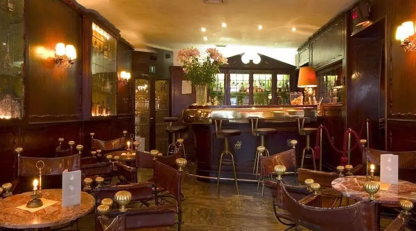 هتل Saturnia & International