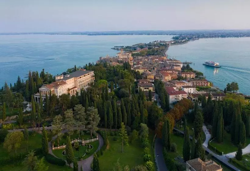 Отель Villa Cortine Palace Relais Chateaux