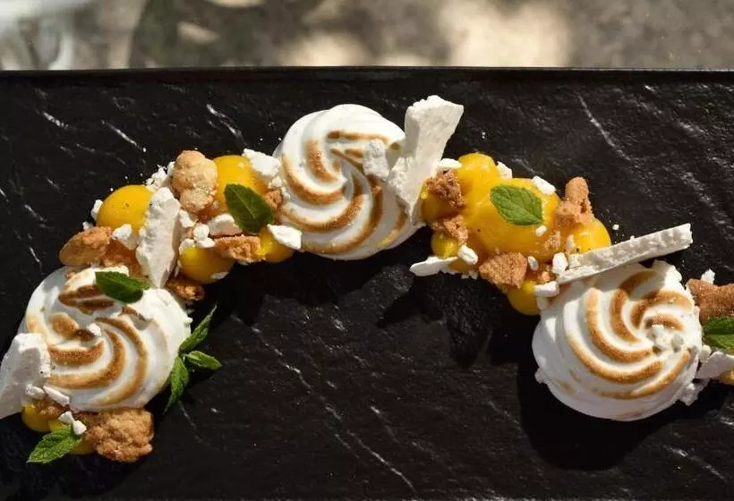 Отель Villa Cortine Palace Relais Chateaux