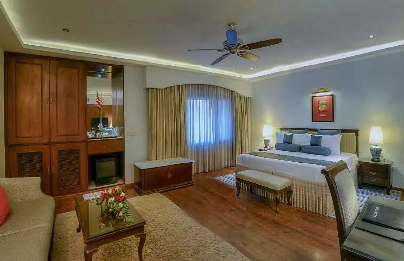 هتل Clarks Varanasi Limited