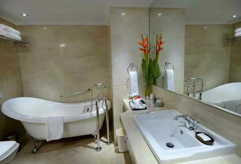 هتل Clarks Varanasi Limited