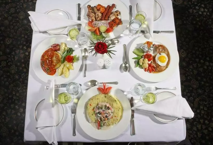 هتل Clarks Varanasi Limited