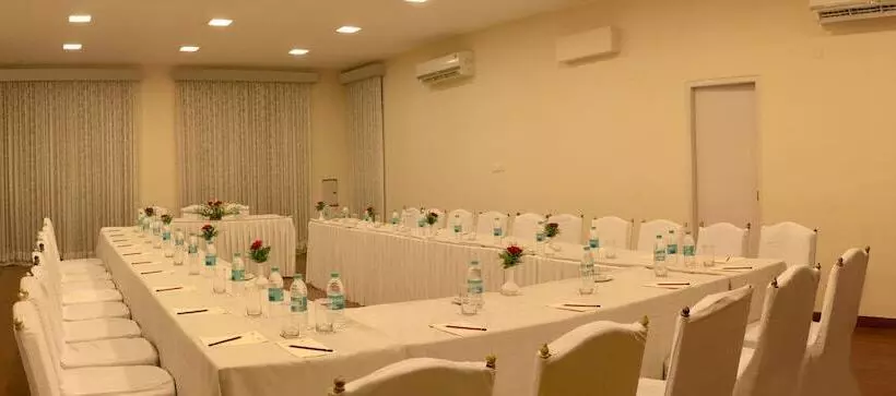 هتل Clarks Varanasi Limited