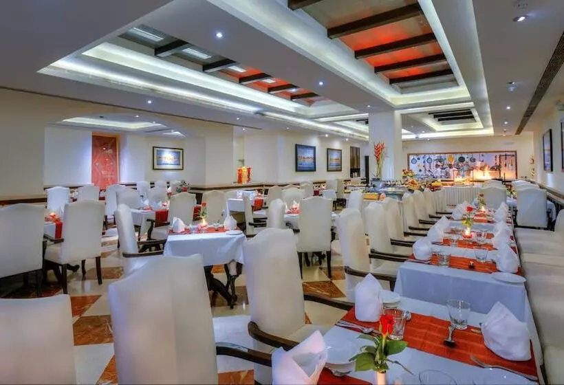 هتل Clarks Varanasi Limited