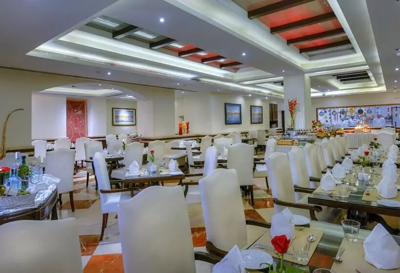 هتل Clarks Varanasi Limited