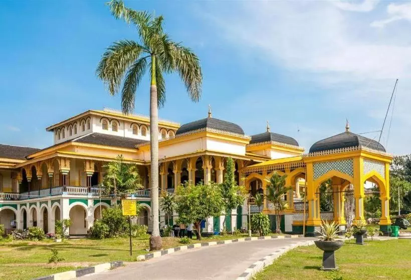 Отель Danau Toba International