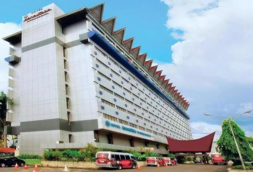 Отель Danau Toba International