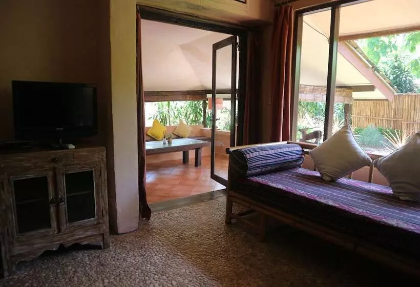 ホテル La Taverna Suites