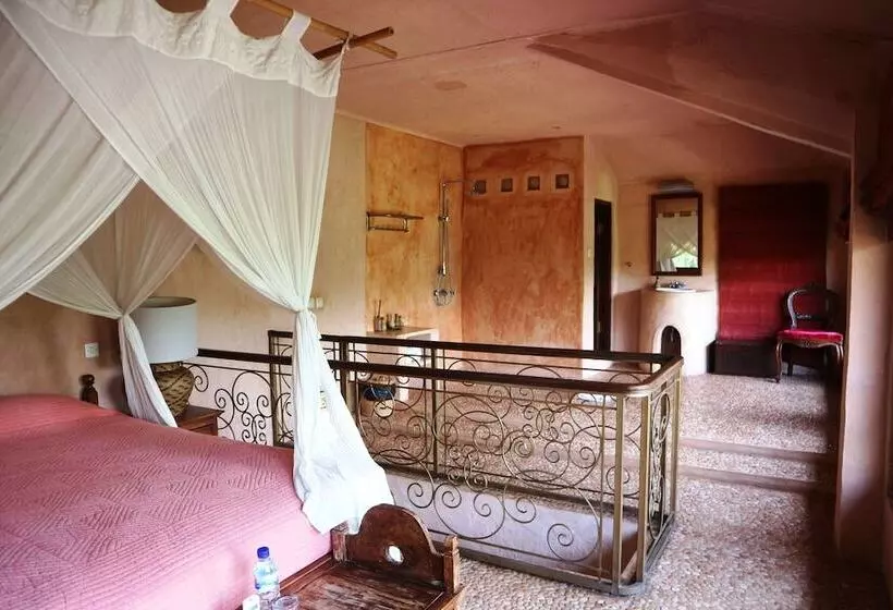 ホテル La Taverna Suites