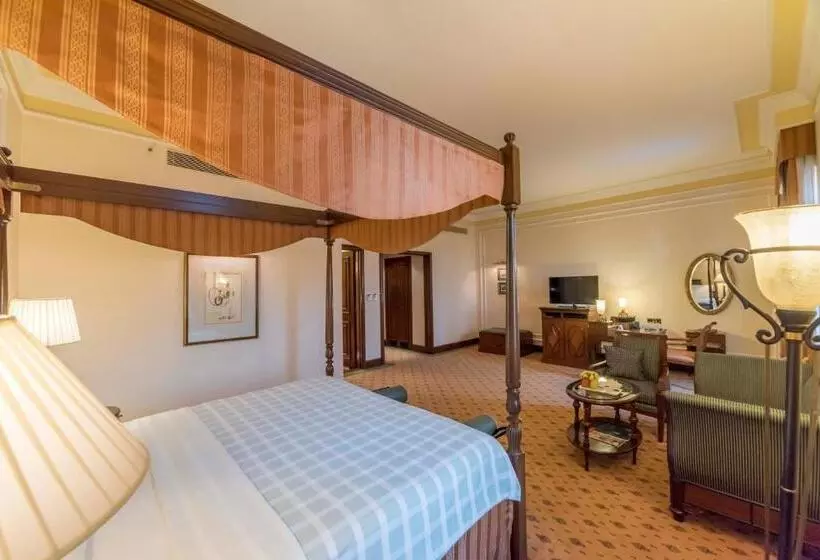 בית מלון כפרי The Oberoi Grand Kolkata