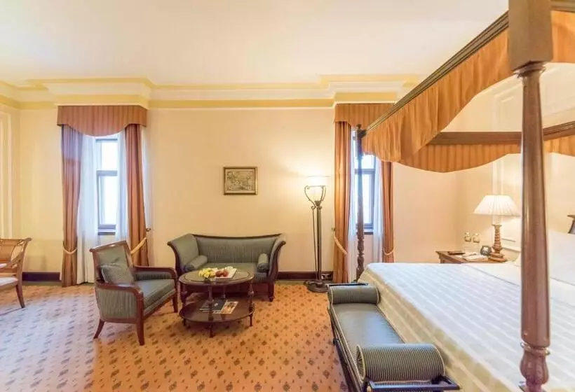 בית מלון כפרי The Oberoi Grand Kolkata