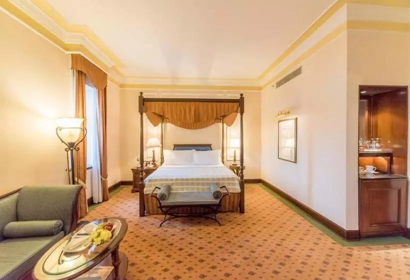 בית מלון כפרי The Oberoi Grand Kolkata