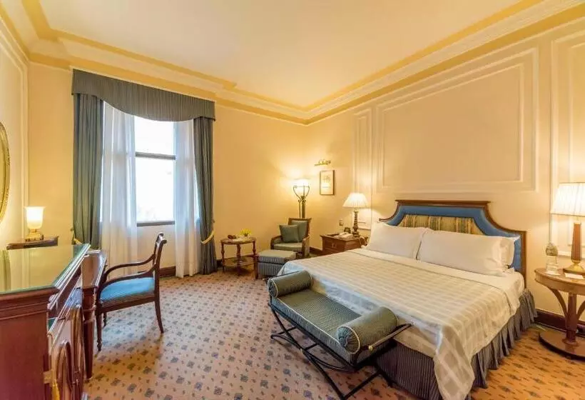 בית מלון כפרי The Oberoi Grand Kolkata