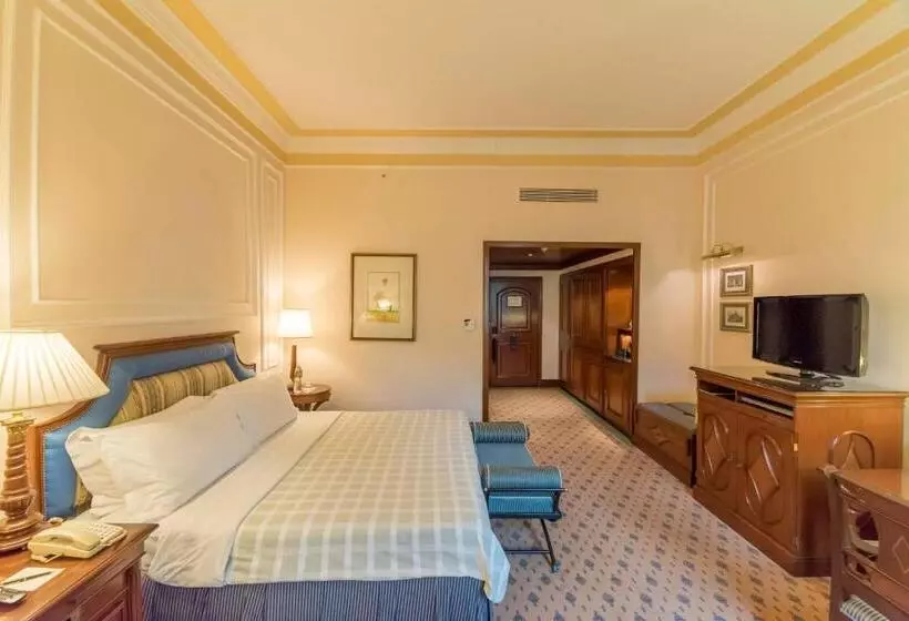 בית מלון כפרי The Oberoi Grand Kolkata