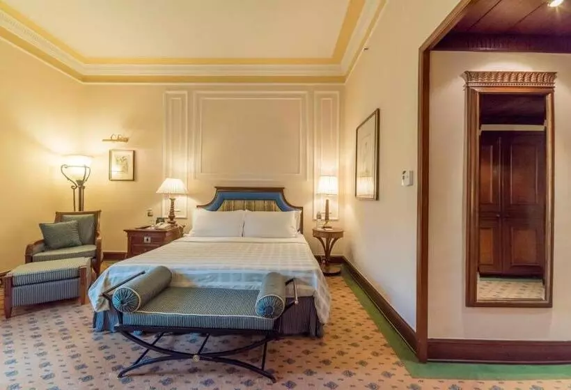 בית מלון כפרי The Oberoi Grand Kolkata