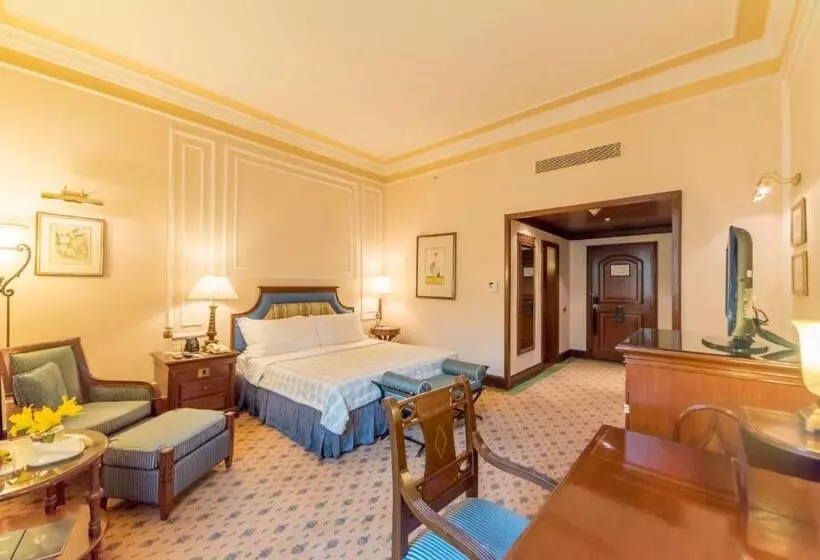 בית מלון כפרי The Oberoi Grand Kolkata