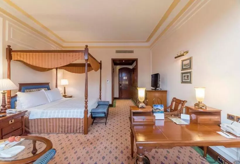 בית מלון כפרי The Oberoi Grand Kolkata