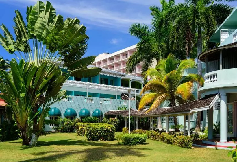 هتل Doctors Cave Beach