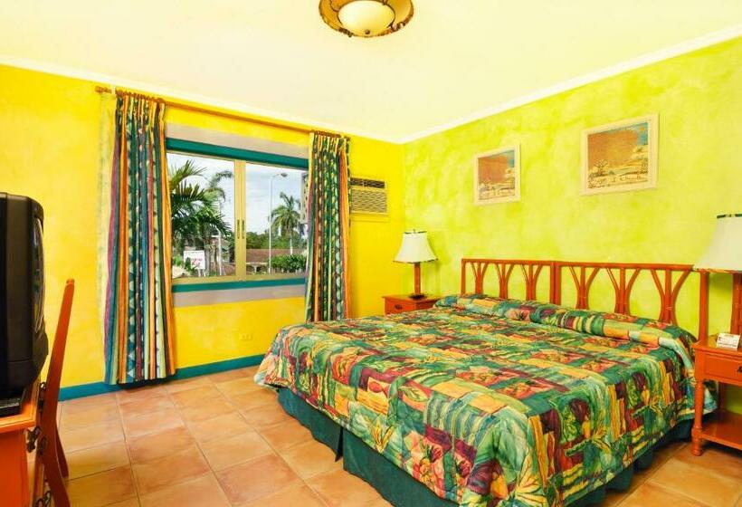 هتل Doctors Cave Beach