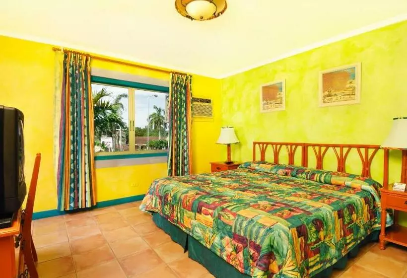 هتل Doctors Cave Beach