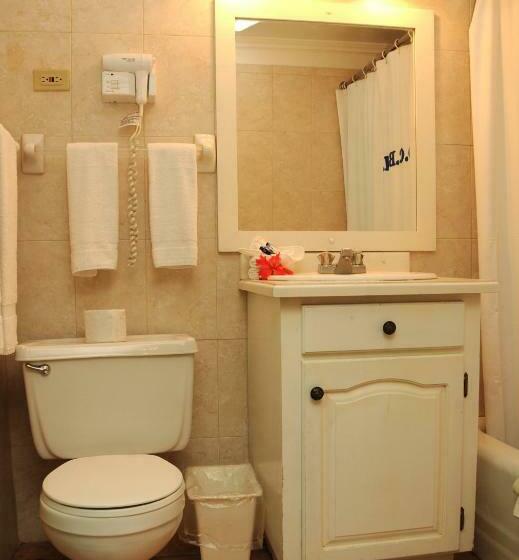 هتل Doctors Cave Beach