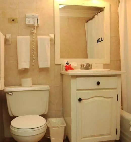 هتل Doctors Cave Beach