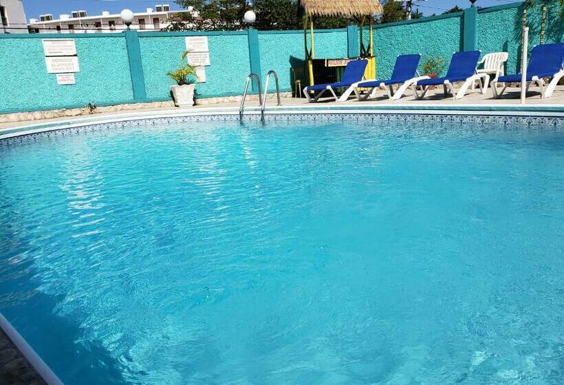 هتل Doctors Cave Beach